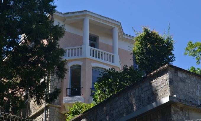 Rodez Apartment | Le Bompard* 50 m² Art Deco villa with garden