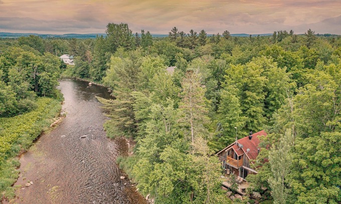 Saint-Patrice-de-Beaurivage Ski Chalet | ☀ Le Börivaj ☀️ SWIMMING POOL 🏊 Fireplace 🔥 🌿 KAYAK 🛶 🌲