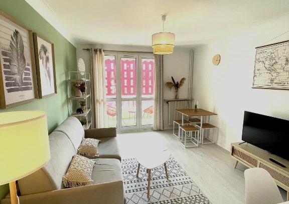 Saint-Etienne Apartment | Le Châteaucreux - Cosy & SPA