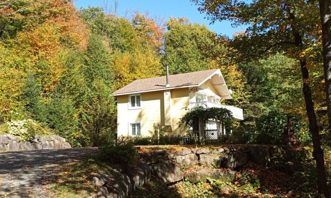 St-Adolphe-d'Howard Cottage | Le chalet l'escapade ensoleillée