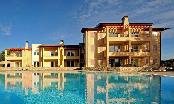 Lonato del Garda Apartment | Le Corti Caterina Apts with pool