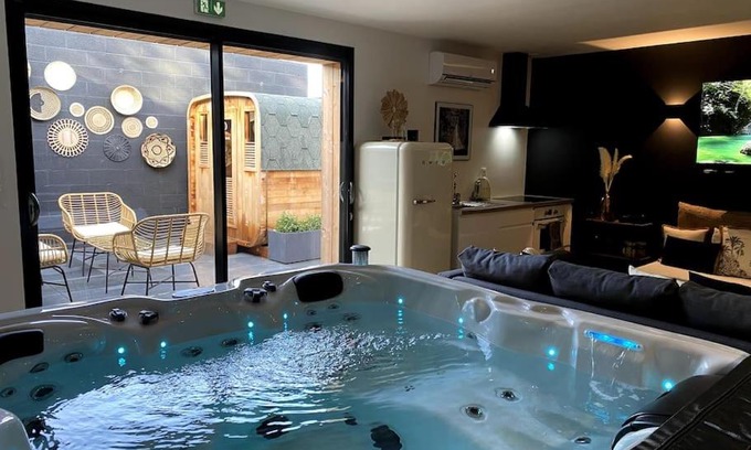 Aulnoy-lez-Valenciennes Apartment | Le Cosy Appart Spa & Sauna by Spaona