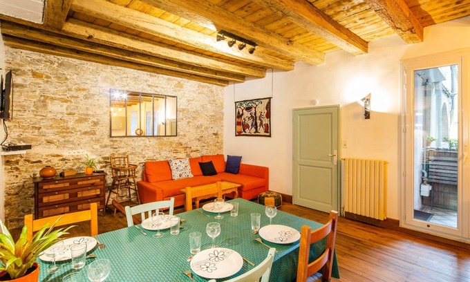 Richebourg - Saint-Clement Apartment | Le Cours Saint Pierre - Entre Château et Cathédrale