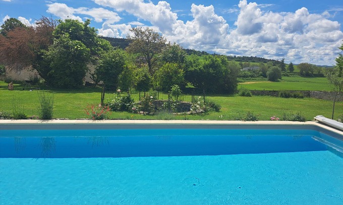 Stigny House | le domaine aux herbes folles