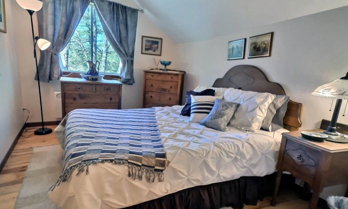 Frampton Ski Chalet | Le Domaine de l'Étang, Superior Chalet: 6 adults and 2 children