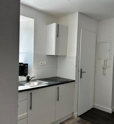 Carhaix-Plouguer Apartment | Le Duplex de la Place