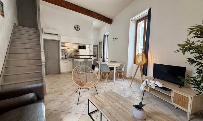 Quartier Administrations Apartment | Le Duplex des Arènes,centre Nîmes,gare & monuments