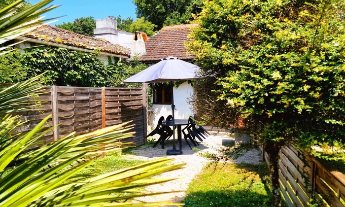 Saint-Just-Luzac House | Le Four a Pain 2 bedroom gite