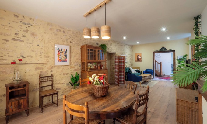 Monpazier House | Le Gentil Coquelicot, all the charm of an old, tastefully renovated house.