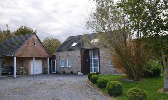 Beauraing House | Le grand marronnier