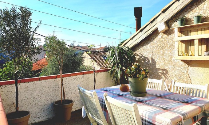 Beziers Apartment | Le Grenier superbe T3 Climatisation Terrasse Wi-Fi Netflix 15 mn coeur de ville 70m2