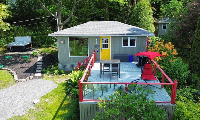 Montmagny Regional County Municipality House | Le Jardin | Spa & River view