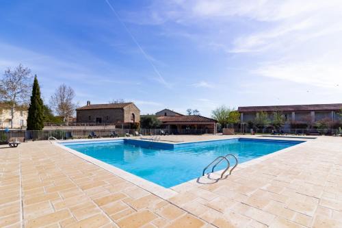 Azille Apartment | Le Jouarres - Appt climatisé avec piscine partagée