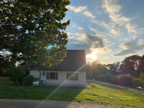 Lacapelle-Marival House | Le Lac Bleu 21