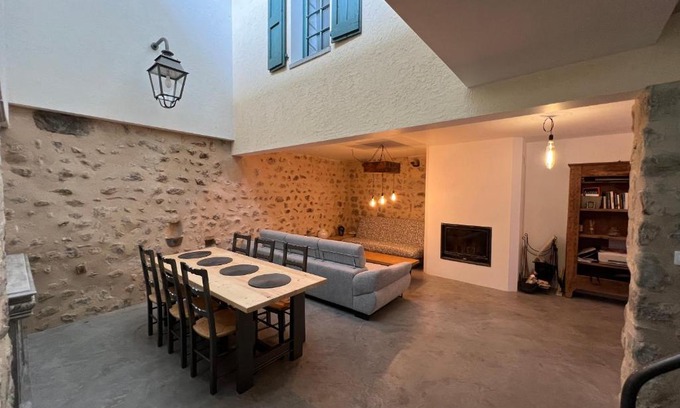 Saint-Nazaire-le-Desert House | le logis du désert