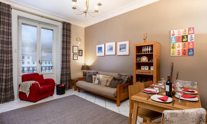 Chamonix City Centre Apartment | Le Majestic 76 appt - an apartment that sleeps 6 guests in 2 bedrooms
