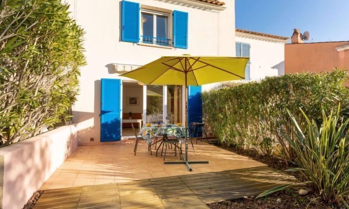 Les Issambres House | Le Mas d'Esquières 16 by Interhome