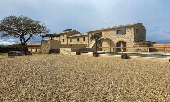Suze-la-Rousse Cottage | Le Mas du Couchant, Gîte "Magnolia", swimming pool and petanque ground