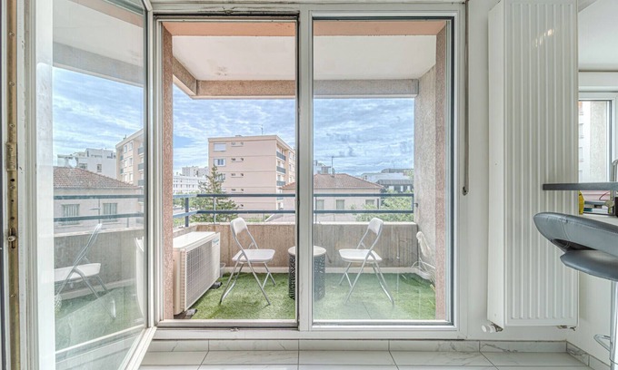 Ferrandiere - Maisons Neuves Apartment | Le Mistral 4 people with balcony in Villeurbanne.