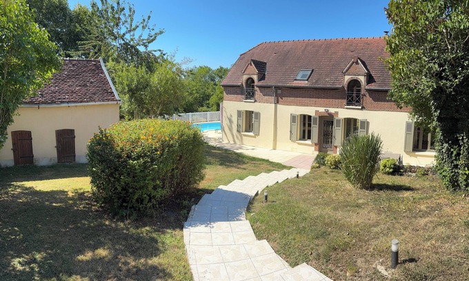 Mondement-Montgivroux House | Le Mondementais. Gîte with swimming pool in Champagne.