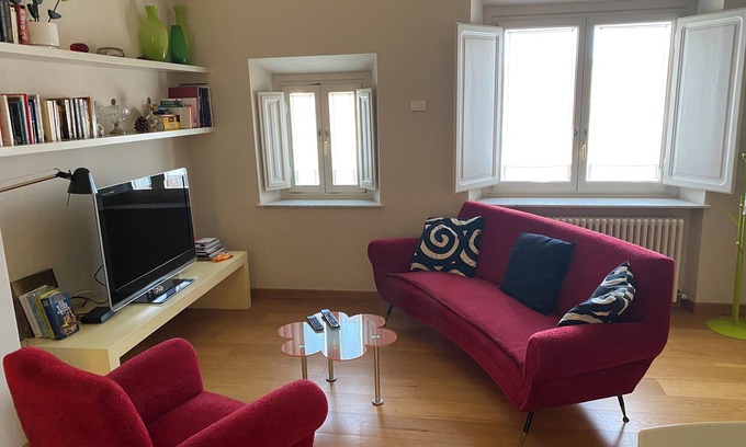 Lucca Historical Center Apartment | LE PALME Centro Storico - Refined, elegant, with AC, private lift and wifi