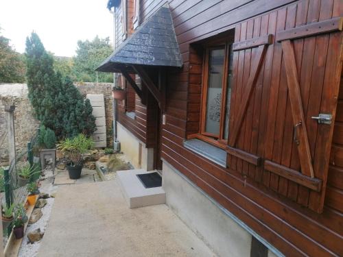 Flore Apartment | Le Petit Chalet -Appartement proche de la vieille ville , du centre ville et du Tram- PETIT DEJEUNER OFFERT