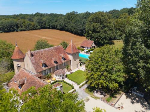 Bouges-le-Chateau Bed & Breakfast | Le Petit Chateau De Sainte Colombe