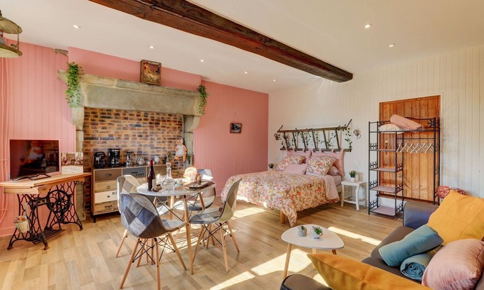 Collonge-en-Charollais Apartment | Le Petit Pressoir - Charmant studio