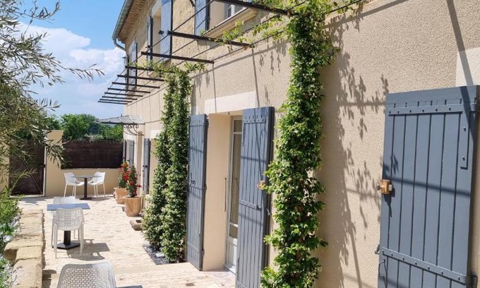 Saint-Quentin-la-Poterie Bed & Breakfast | Le Petit Eden