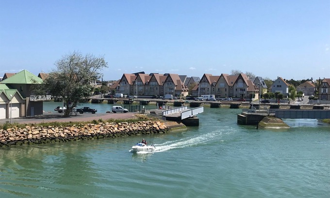 Courseulles-sur-Mer Apartment | Le petit large, stunning views, close to the beach and all amenities