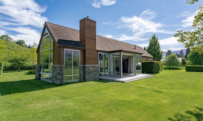 Lake Hayes House | Le Petit Pavillon | Four-bedroom Home