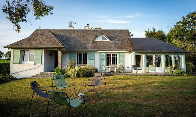 Orval sur Sienne House | Le petit perron House 143 m2 10 people max 10 minutes from the beach by car