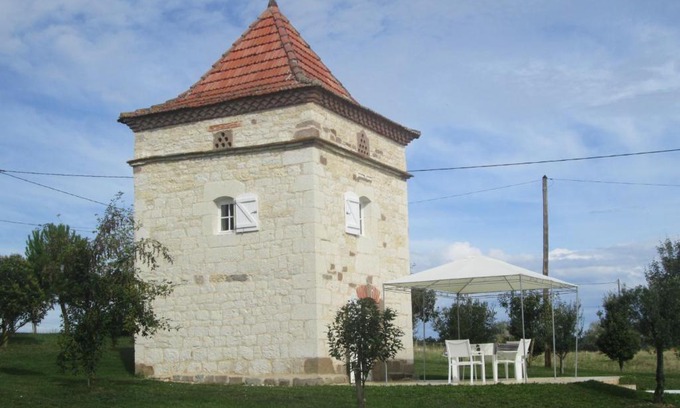 Virac House | Le pigeonnier