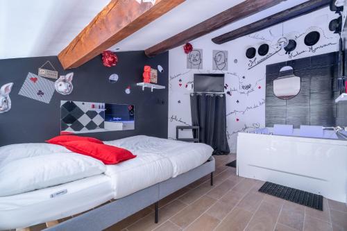 La Capelette Apartment | Le Poker Love Jacuzzi