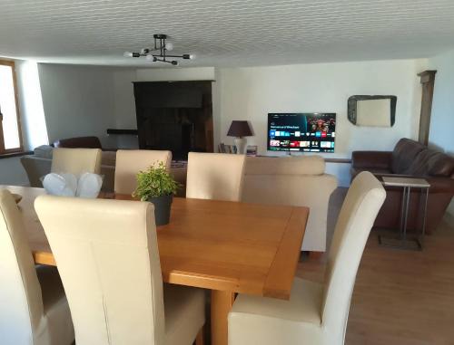 Oradour-sur-Vayres House | Le Puy Chevalier - Apple Barn Cottage
