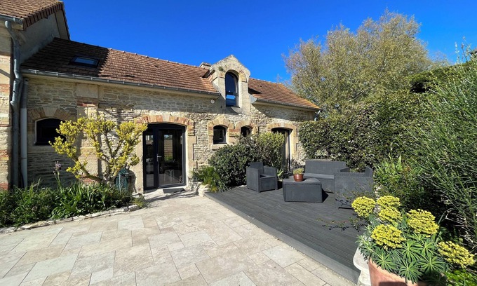 Normandy Landing Beaches House | LE RELAIS Large Authentic Family House - Seaside & Gardens - 12 pers.
