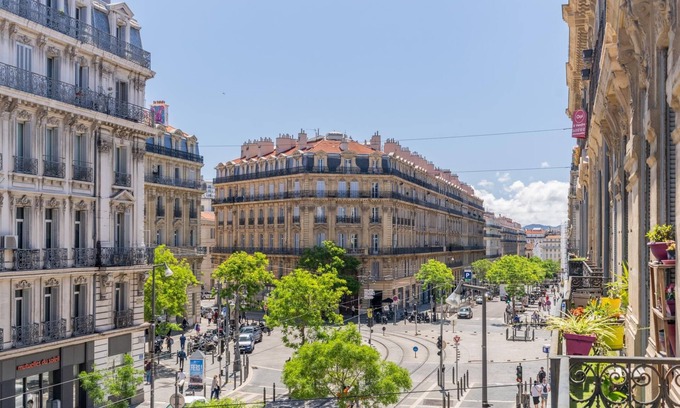 Les Grands Carmes Apartment | Le Republique 5 minutes from the Vieux-Port