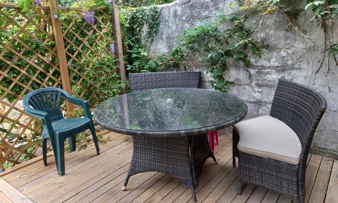 Lillebonne House | Le secret de la Glycine