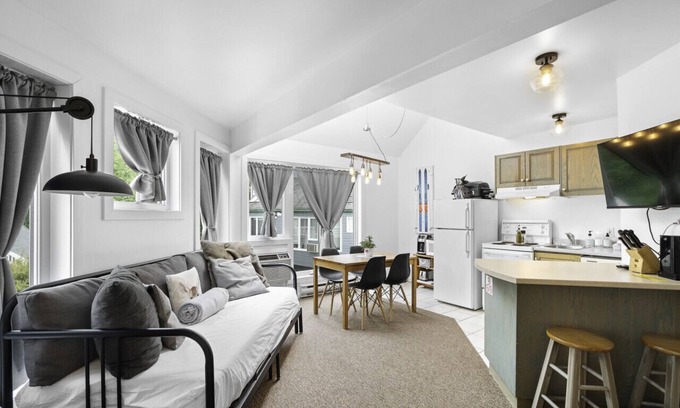 Mont-Tremblant Pedestrian Village Condo | Le Skieur by Suite Spot