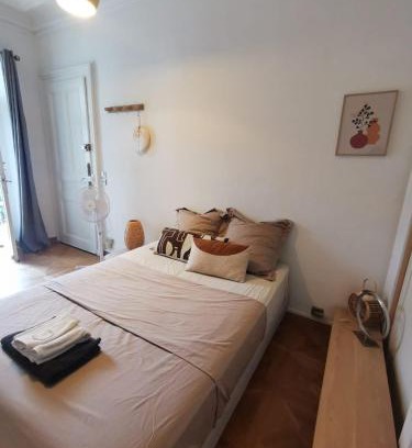 Aix-les-Bains City Center Apartment | Le Splendide Cosy Room