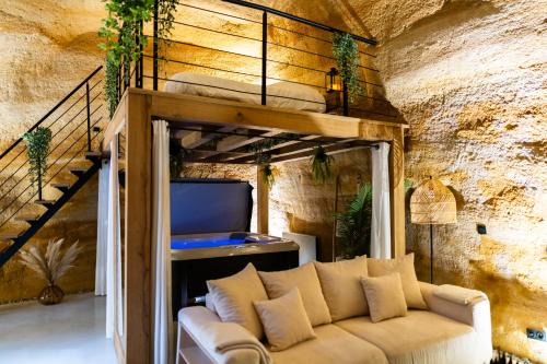 Doue-la-Fontaine Apartment | Le temps suspendu, Nuit sous la roche & jacuzzi