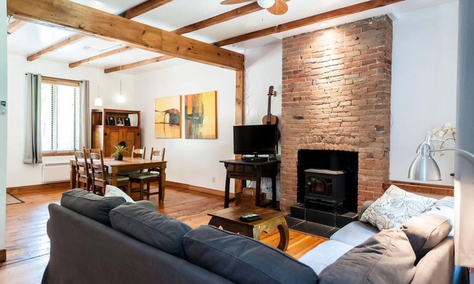 Pointe-Saint-Charles House | Le Tierra - Private Parking & Huge Backyard