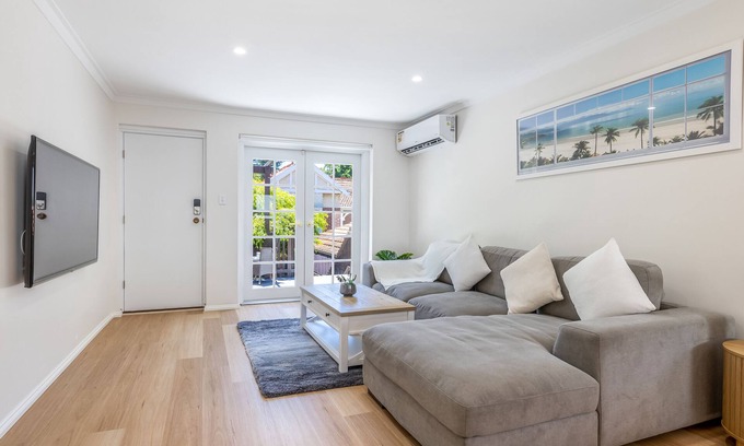 Shenton Park Apartment | Leafy green over King's park