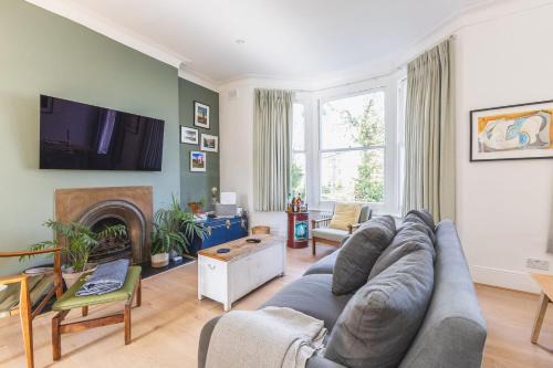 Lambeth Apartment | Leafy & Stylish Brixton Retreat