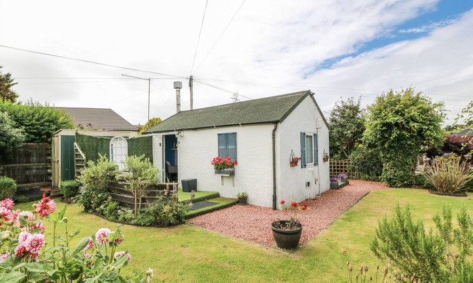 Maidens Cottage | LEARIG COTTAGE, romantic, country holiday cottage in Girvan