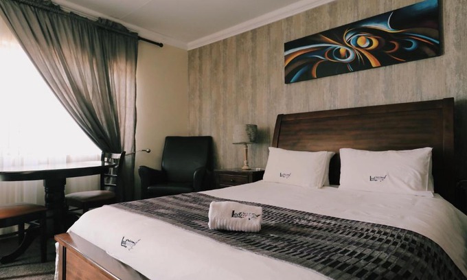 Emalahleni Bed & Breakfast | Ledumo Guest lodge