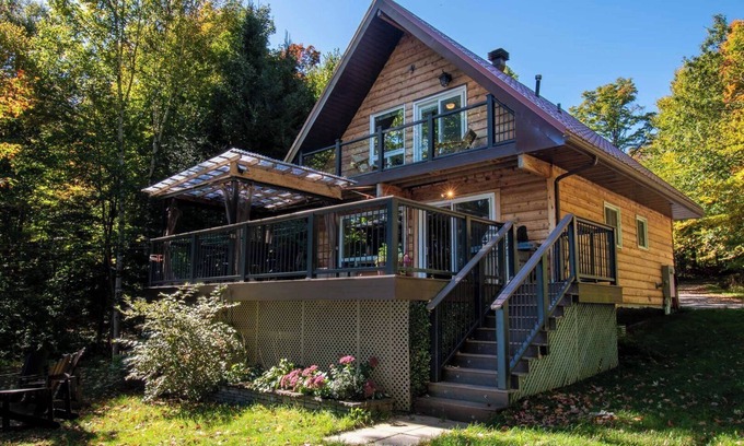 Nipissing Cottage | Lee's Lakeside Lair - Three Bedroom Cottage, Sleeps 6