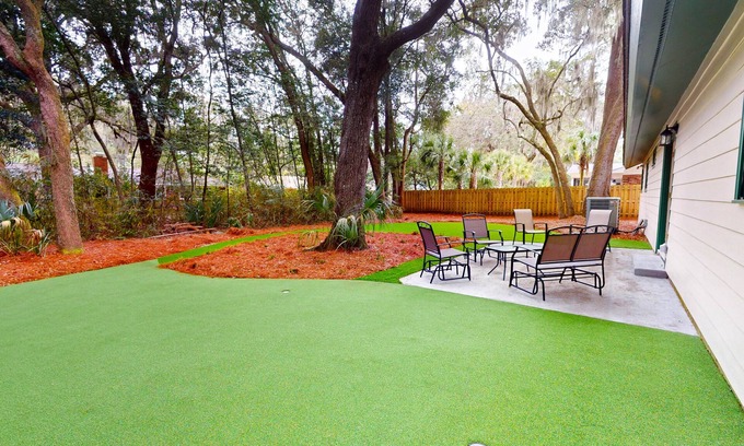 Jekyll Island House | LEGACY GREEN 3 bedrooms, 2.5 bathrooms, 3 hole putting green