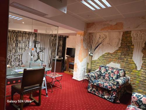 Bucharest City-Centre Villa | LEGENDS CHAMBERS by Grand Pier a trip into an unique concept throught time and history from 59 eur per night and free breakfast for minimum 3 nights bookings