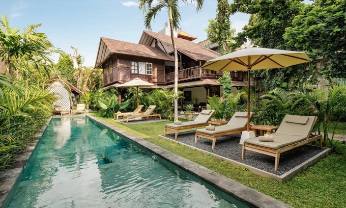 North Legian Villa | Legian 6BR Villa 16px Big Group Walk to 66 Beach